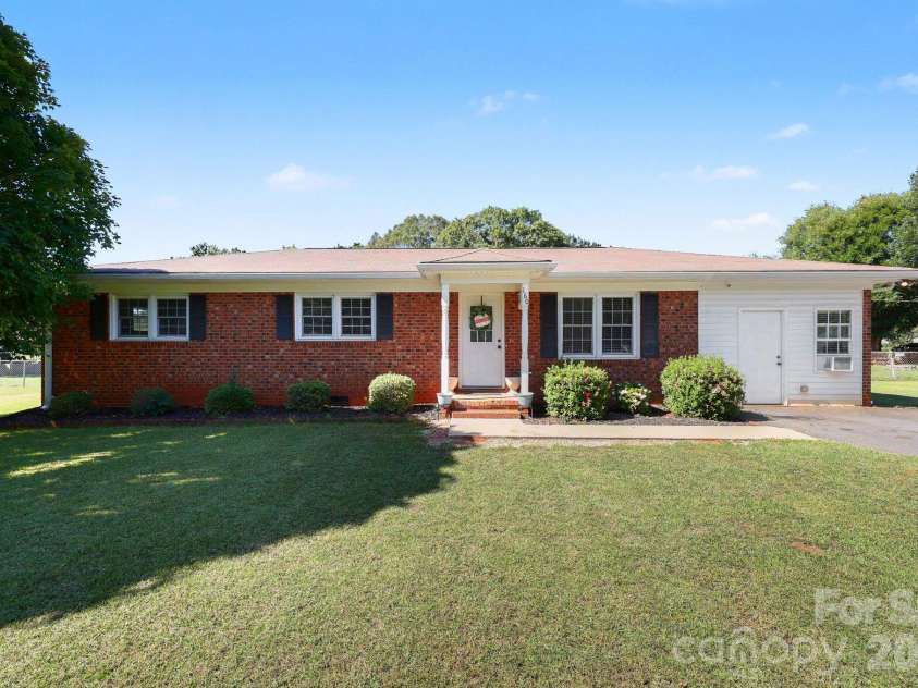 160 Chamblee Drive, Salisbury, NC 28147.  MLS# CAR4431373, YatesRealty ID 55693. 