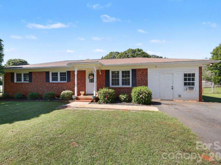 160 Chamblee Drive, Salisbury, NC 28147.  MLS# CAR4431373, YatesRealty ID 55693. 