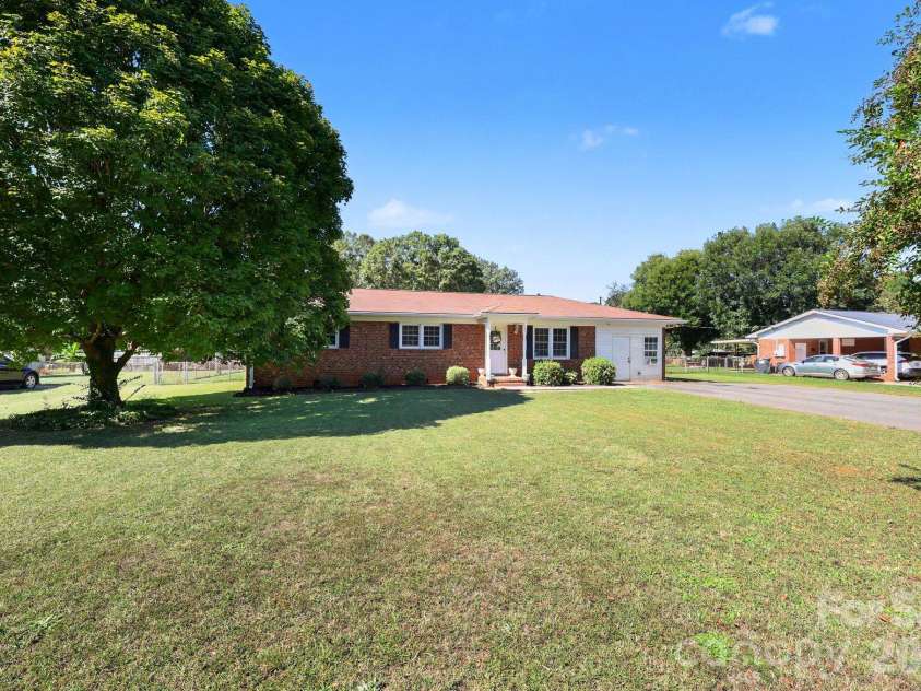 160 Chamblee Drive, Salisbury, NC 28147.  MLS# CAR4431373, YatesRealty ID 55693. 