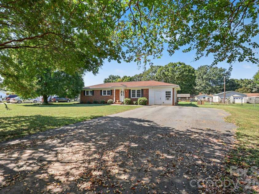 160 Chamblee Drive, Salisbury, NC 28147.  MLS# CAR4431373, YatesRealty ID 55693. 