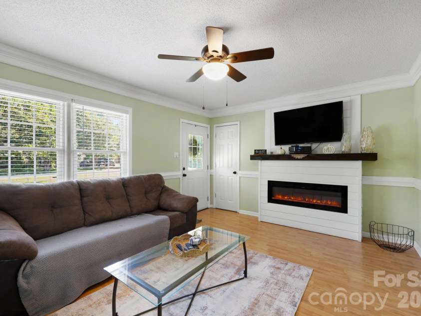 160 Chamblee Drive, Salisbury, NC 28147.  MLS# CAR4431373, YatesRealty ID 55693. 