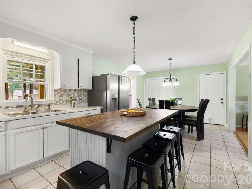 160 Chamblee Drive, Salisbury, NC 28147.  MLS# CAR4431373, YatesRealty ID 55693. 