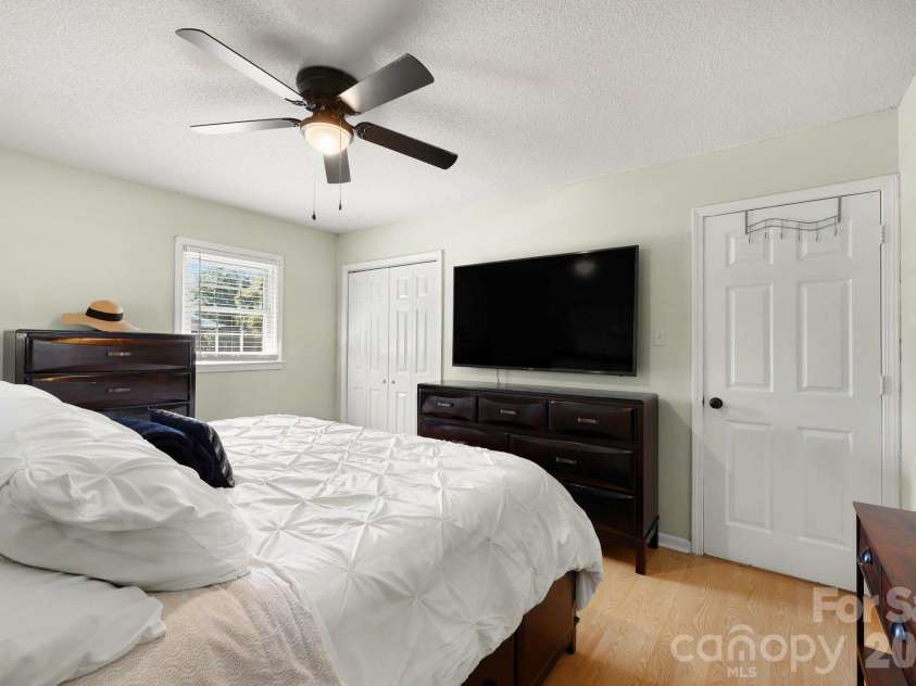 160 Chamblee Drive, Salisbury, NC 28147.  MLS# CAR4431373, YatesRealty ID 55693. 