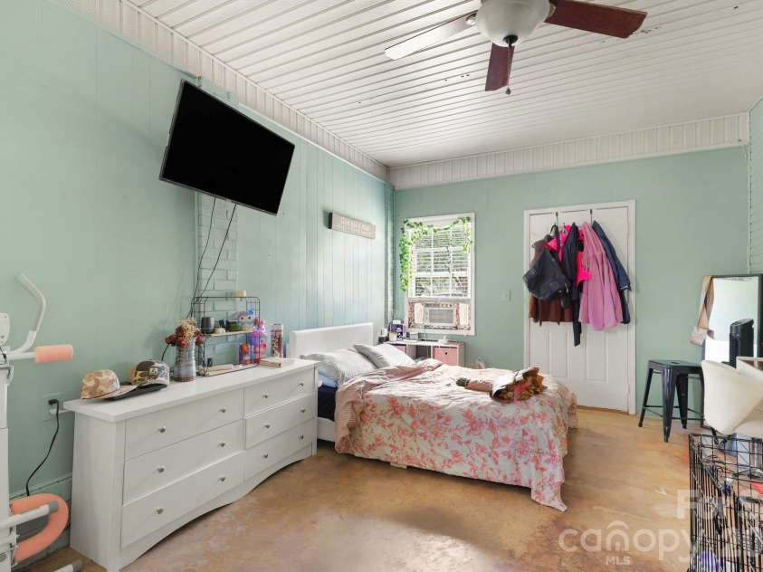 160 Chamblee Drive, Salisbury, NC 28147.  MLS# CAR4431373, YatesRealty ID 55693. 