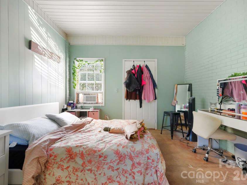 160 Chamblee Drive, Salisbury, NC 28147.  MLS# CAR4431373, YatesRealty ID 55693. 