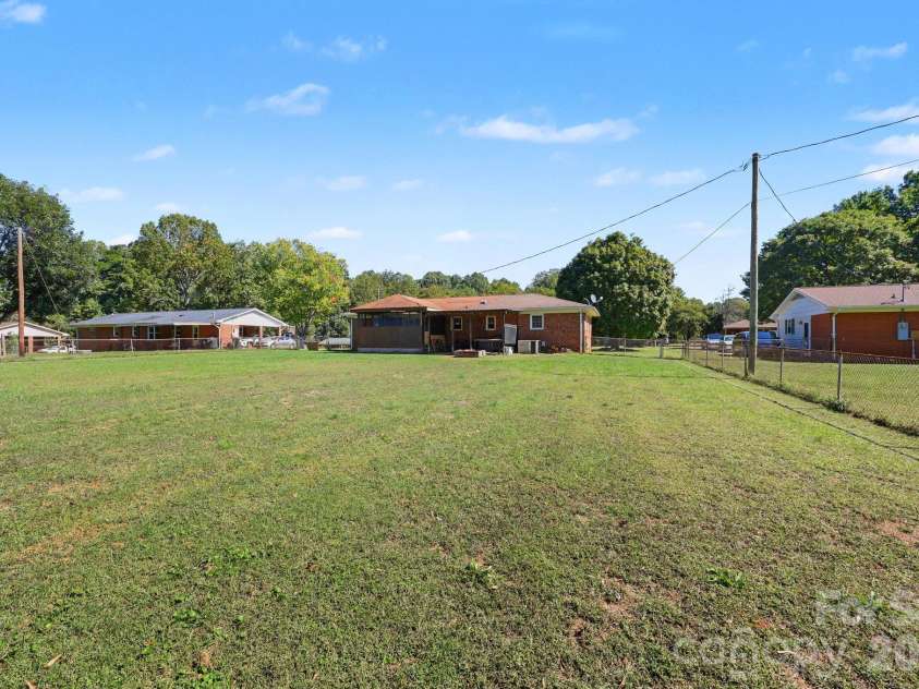 160 Chamblee Drive, Salisbury, NC 28147.  MLS# CAR4431373, YatesRealty ID 55693. 