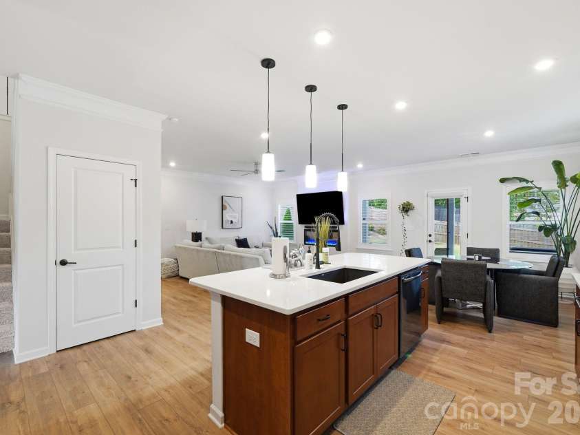 6109 Sunspear Lane, Charlotte, NC 28212.  MLS# CAR4431366, YatesRealty ID 55695. 