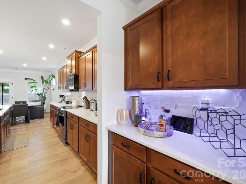 6109 Sunspear Lane, Charlotte, NC 28212.  MLS# CAR4431366, YatesRealty ID 55695. 