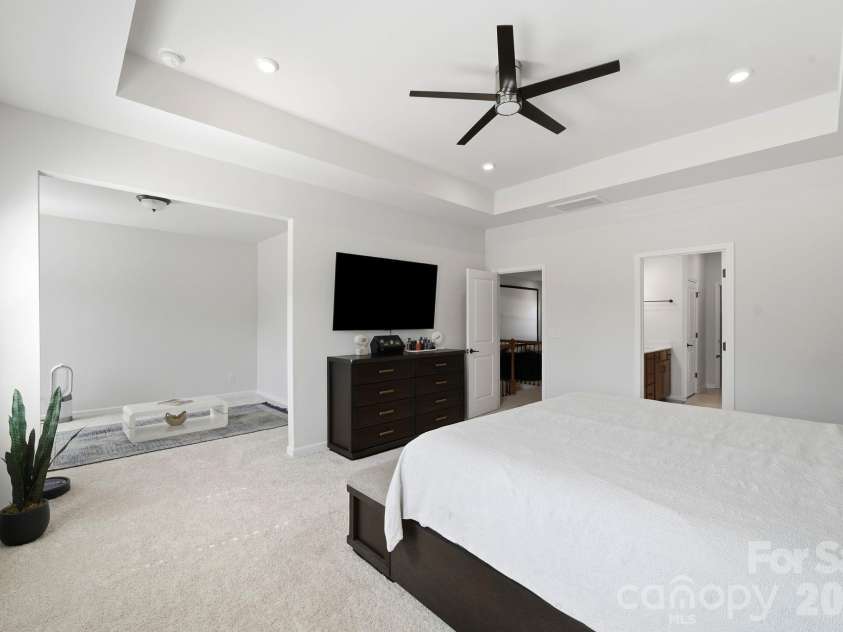 6109 Sunspear Lane, Charlotte, NC 28212.  MLS# CAR4431366, YatesRealty ID 55695. 