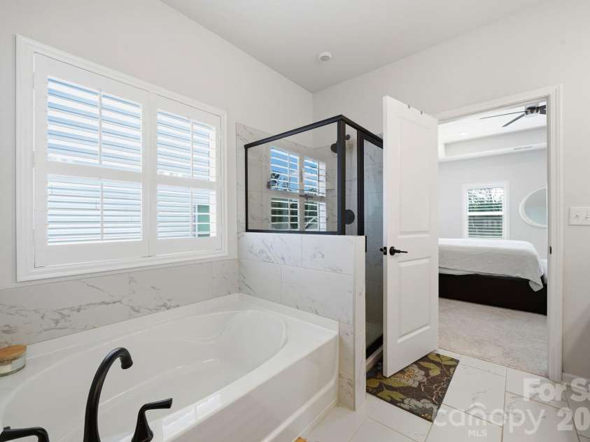 6109 Sunspear Lane, Charlotte, NC 28212.  MLS# CAR4431366, YatesRealty ID 55695. 