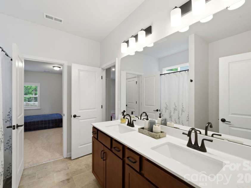 6109 Sunspear Lane, Charlotte, NC 28212.  MLS# CAR4431366, YatesRealty ID 55695. 