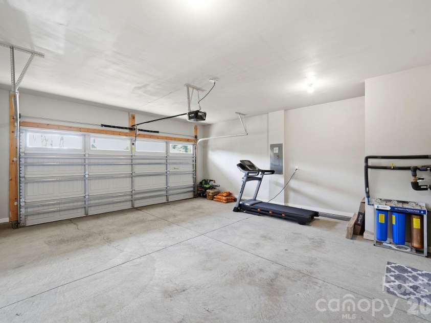 6109 Sunspear Lane, Charlotte, NC 28212.  MLS# CAR4431366, YatesRealty ID 55695. 