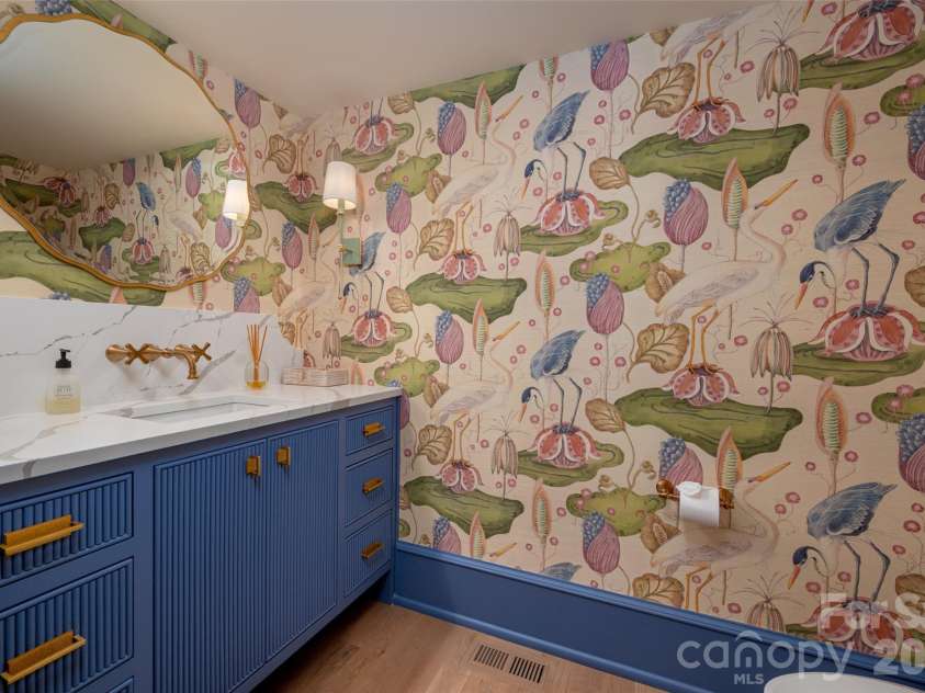 2111 Cortelyou Road, Charlotte, NC 28211.  MLS# CAR4431155, YatesRealty ID 55699. Formal half bath main level