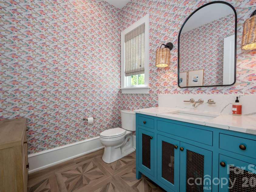 2111 Cortelyou Road, Charlotte, NC 28211.  MLS# CAR4431155, YatesRealty ID 55699. Half Bath 2 (main level)