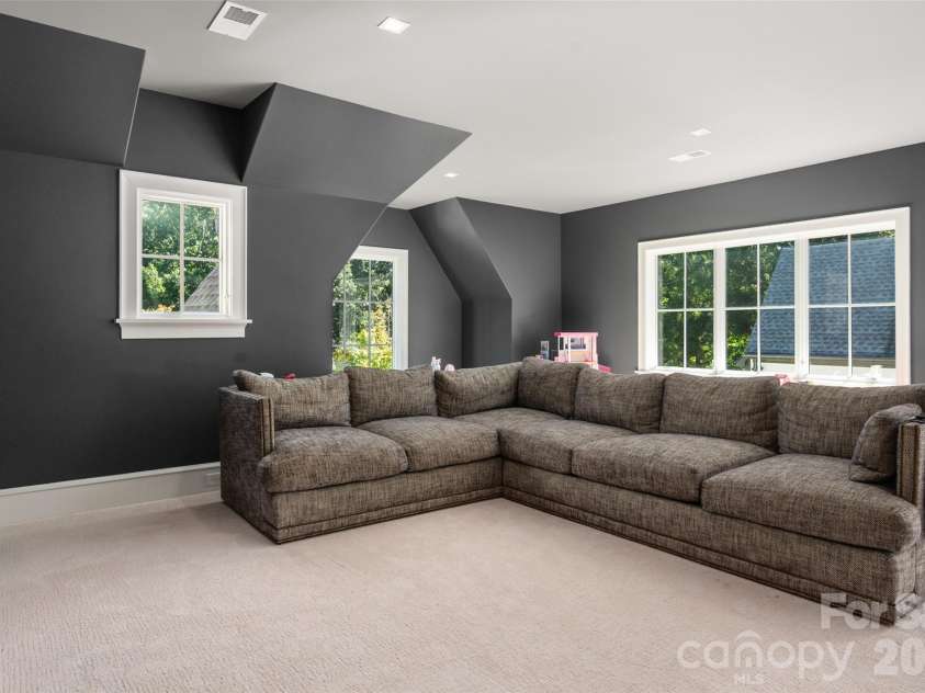 2111 Cortelyou Road, Charlotte, NC 28211.  MLS# CAR4431155, YatesRealty ID 55699. Playroom