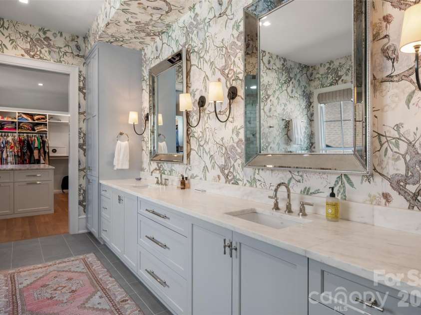 2111 Cortelyou Road, Charlotte, NC 28211.  MLS# CAR4431155, YatesRealty ID 55699. Primary bath 1