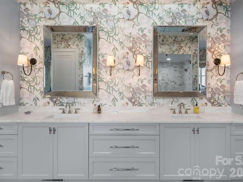 2111 Cortelyou Road, Charlotte, NC 28211.  MLS# CAR4431155, YatesRealty ID 55699. Primary bath 3