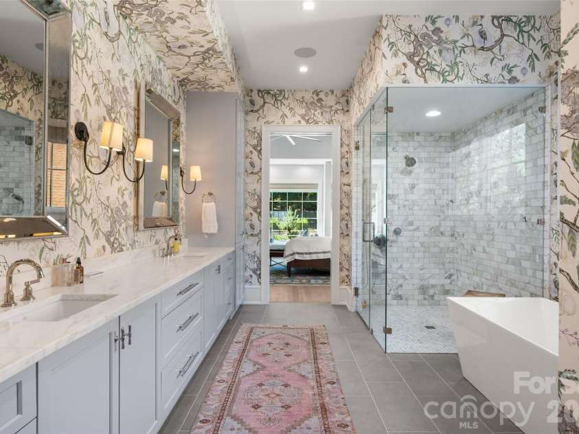 2111 Cortelyou Road, Charlotte, NC 28211.  MLS# CAR4431155, YatesRealty ID 55699. Primary bath 4