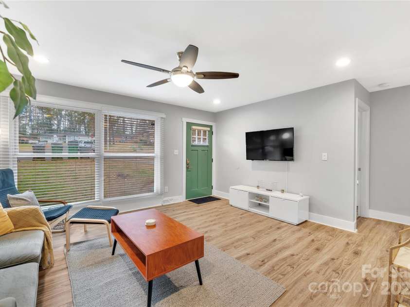 2025 Ibis Court, Charlotte, NC 28205.  MLS# CAR4217324, YatesRealty ID 557. 