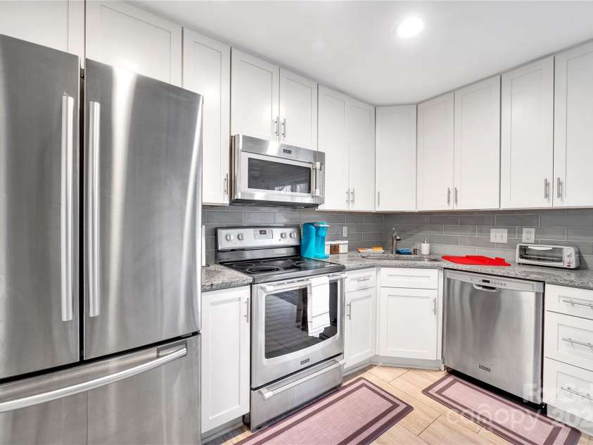 2025 Ibis Court, Charlotte, NC 28205.  MLS# CAR4217324, YatesRealty ID 557. 