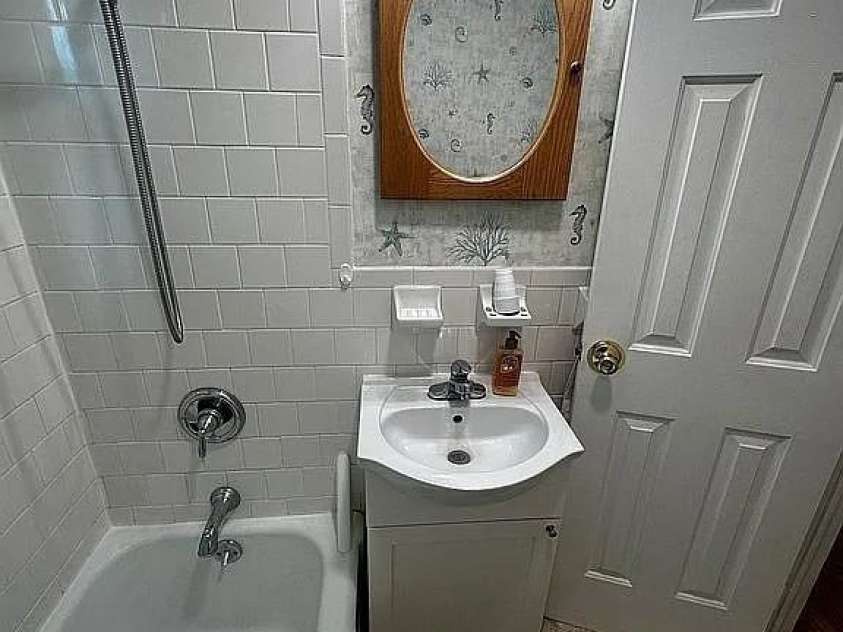 34 Sunset Drive, Brevard, NC 28712.  MLS# CAR4358442, YatesRealty ID 5570. Bathrrom
