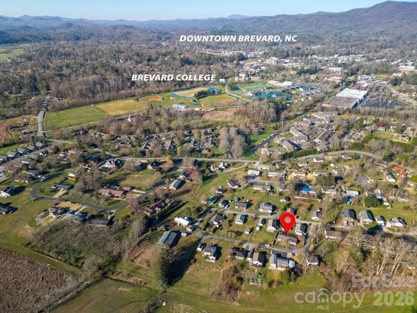 34 Sunset Drive, Brevard, NC 28712.  MLS# CAR4358442, YatesRealty ID 5570. Convenoent to Downtown