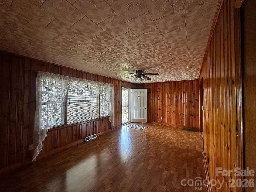 34 Sunset Drive, Brevard, NC 28712.  MLS# CAR4358442, YatesRealty ID 5570. Entrance