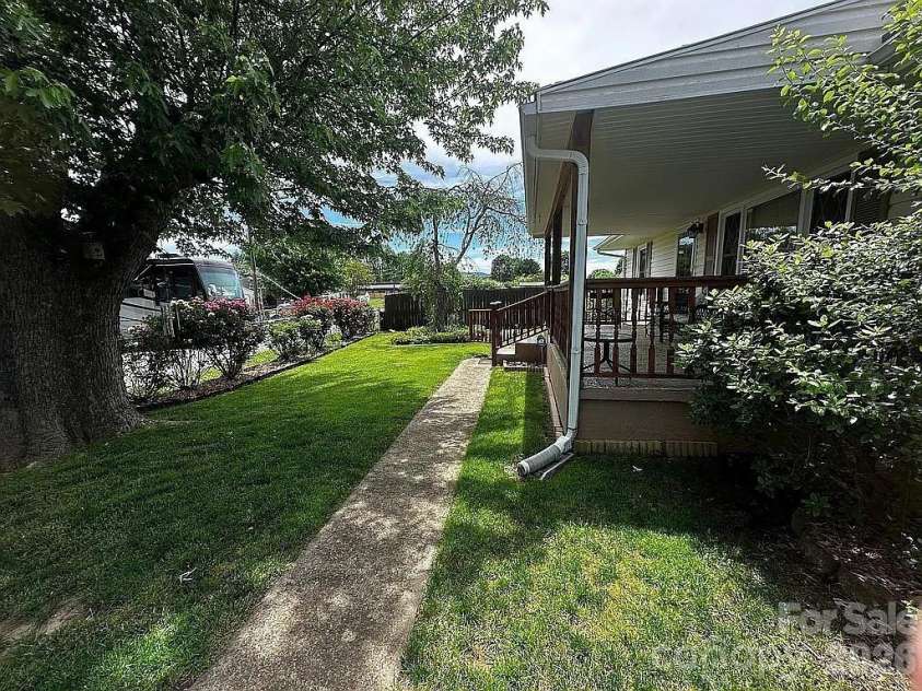34 Sunset Drive, Brevard, NC 28712.  MLS# CAR4358442, YatesRealty ID 5570. Level Fenced Front Yard