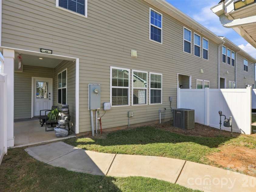 12732 Wandering Brook Drive, Charlotte, NC 28273.  MLS# CAR4430783, YatesRealty ID 55700. 