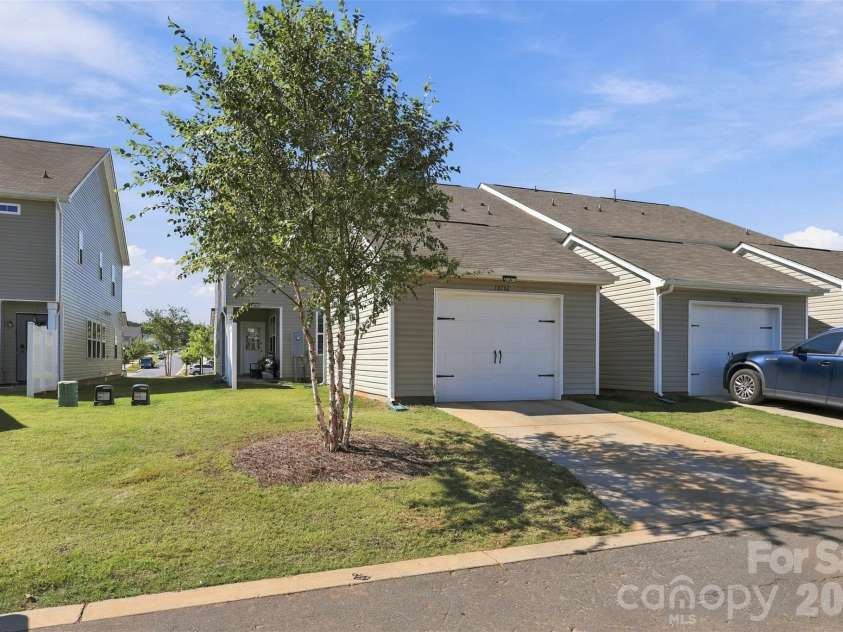12732 Wandering Brook Drive, Charlotte, NC 28273.  MLS# CAR4430783, YatesRealty ID 55700. 