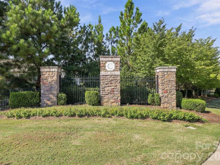 12732 Wandering Brook Drive, Charlotte, NC 28273.  MLS# CAR4430783, YatesRealty ID 55700. 