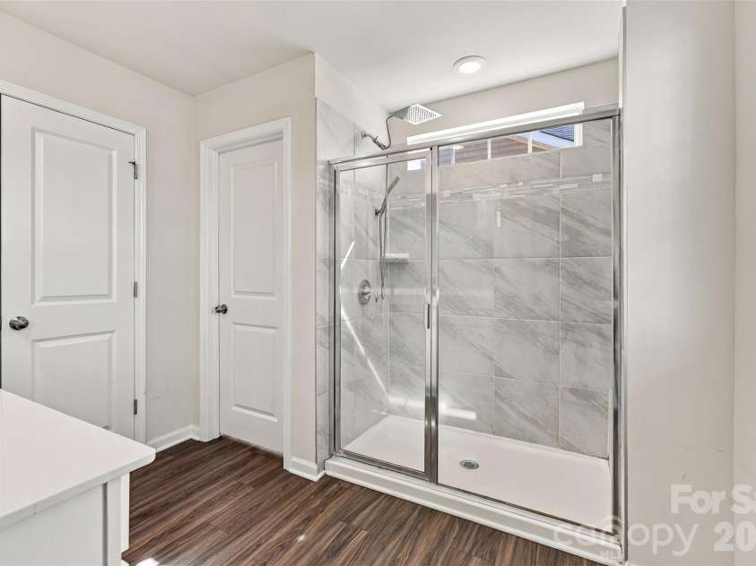 12732 Wandering Brook Drive, Charlotte, NC 28273.  MLS# CAR4430783, YatesRealty ID 55700. Master Bath