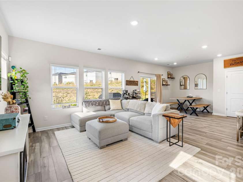 1107 Harland Street, Charlotte, NC 28216.  MLS# CAR4431090, YatesRealty ID 55701. 