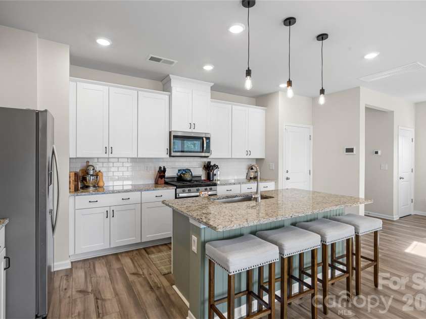 1107 Harland Street, Charlotte, NC 28216.  MLS# CAR4431090, YatesRealty ID 55701. 