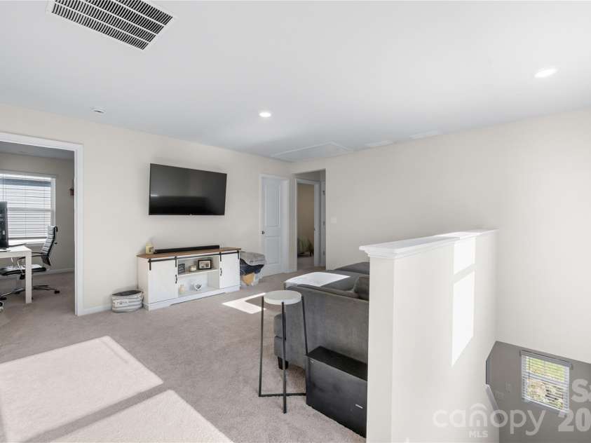1107 Harland Street, Charlotte, NC 28216.  MLS# CAR4431090, YatesRealty ID 55701. 