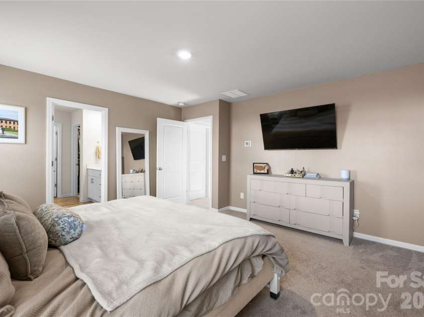 1107 Harland Street, Charlotte, NC 28216.  MLS# CAR4431090, YatesRealty ID 55701. 