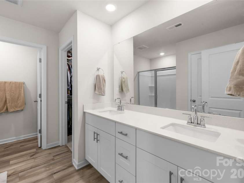 1107 Harland Street, Charlotte, NC 28216.  MLS# CAR4431090, YatesRealty ID 55701. 