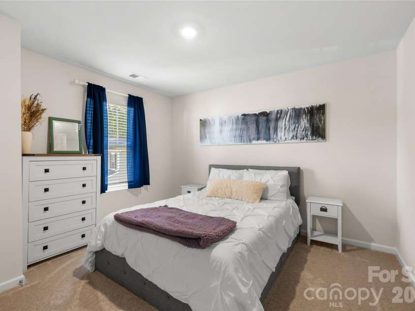 1107 Harland Street, Charlotte, NC 28216.  MLS# CAR4431090, YatesRealty ID 55701. 