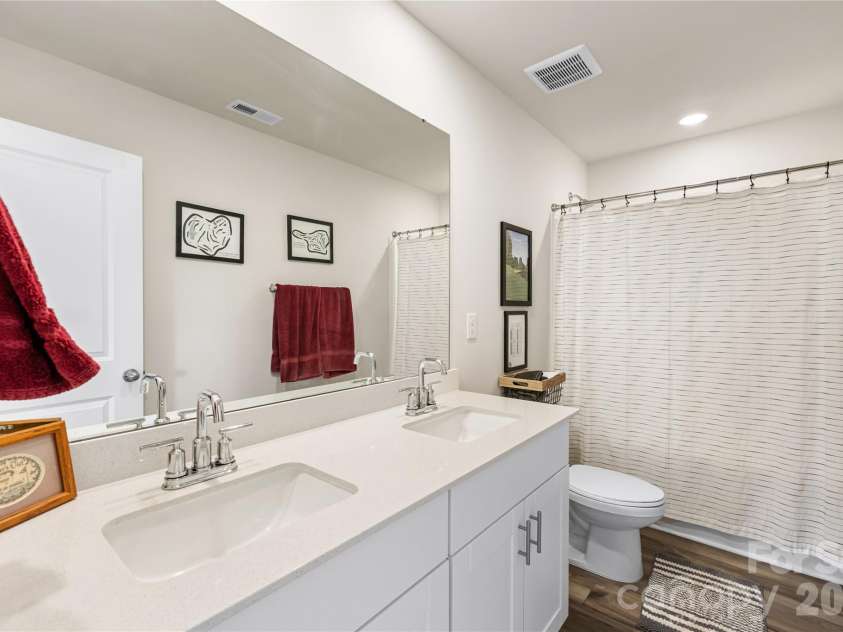 1107 Harland Street, Charlotte, NC 28216.  MLS# CAR4431090, YatesRealty ID 55701. 