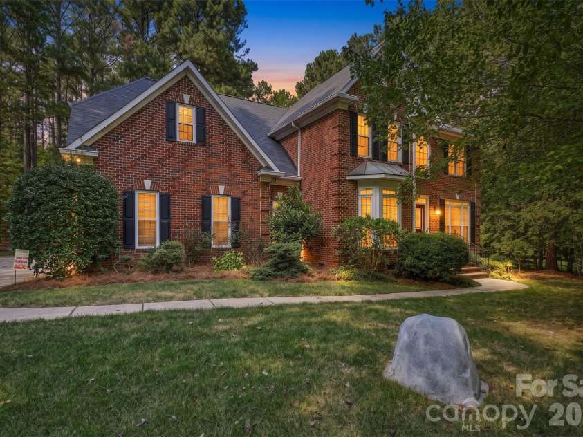 3564 Weddington Oaks Drive, Matthews, NC 28104.  MLS# CAR4430938, YatesRealty ID 55702. 