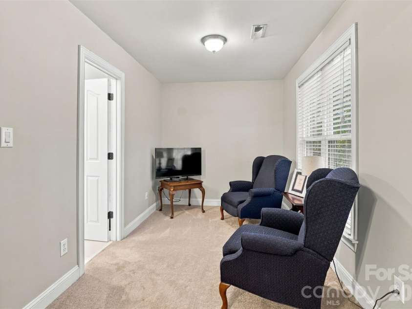 3564 Weddington Oaks Drive, Matthews, NC 28104.  MLS# CAR4430938, YatesRealty ID 55702. 