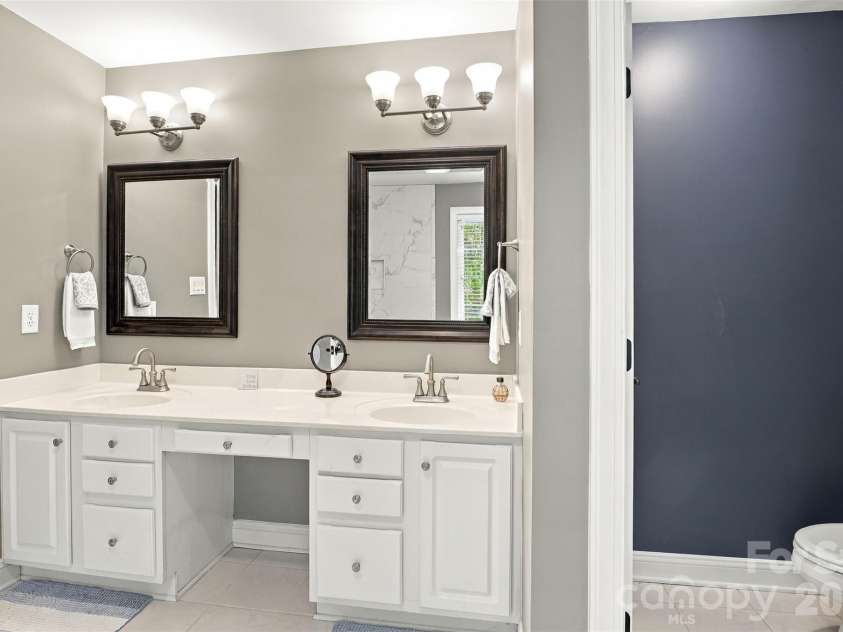 3564 Weddington Oaks Drive, Matthews, NC 28104.  MLS# CAR4430938, YatesRealty ID 55702. 