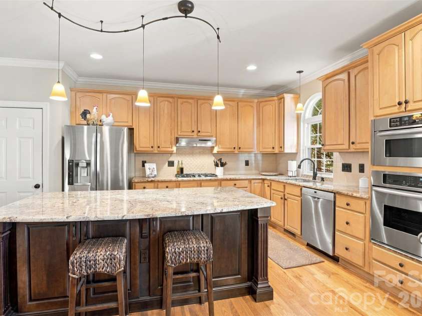 3564 Weddington Oaks Drive, Matthews, NC 28104.  MLS# CAR4430938, YatesRealty ID 55702. Kitchen includes refrigerator, Bosch dishwasher, gas cooktop