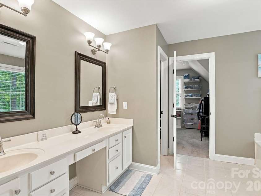 3564 Weddington Oaks Drive, Matthews, NC 28104.  MLS# CAR4430938, YatesRealty ID 55702. Primary bath