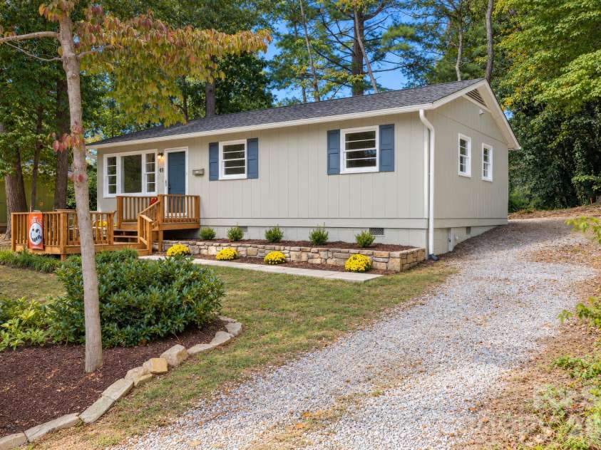 49 Harris Avenue, Asheville, NC 28806.  MLS# CAR4431088, YatesRealty ID 55703. 