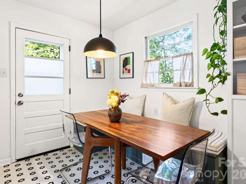49 Harris Avenue, Asheville, NC 28806.  MLS# CAR4431088, YatesRealty ID 55703. 
