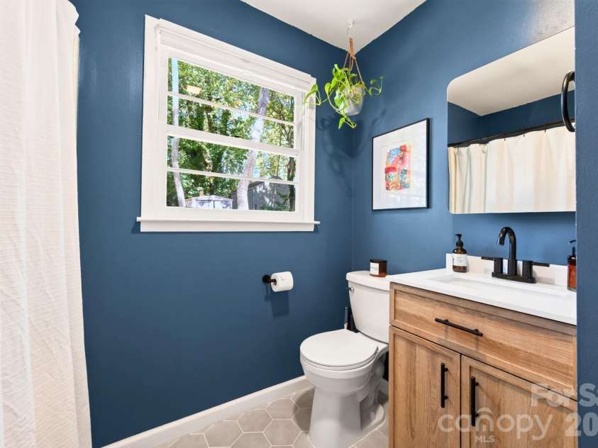 49 Harris Avenue, Asheville, NC 28806.  MLS# CAR4431088, YatesRealty ID 55703. 