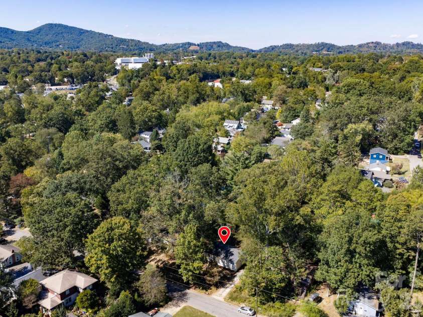 49 Harris Avenue, Asheville, NC 28806.  MLS# CAR4431088, YatesRealty ID 55703. 