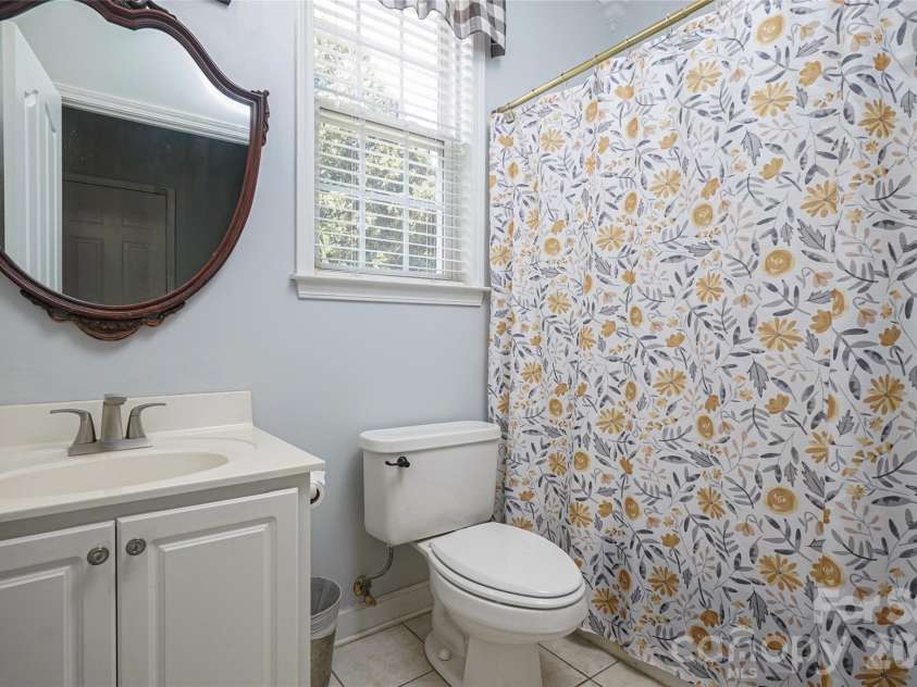 8120 Glamorgan Lane, Matthews, NC 28104.  MLS# CAR4430741, YatesRealty ID 55705. 