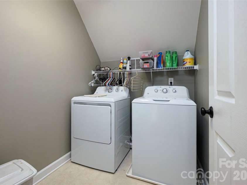 8120 Glamorgan Lane, Matthews, NC 28104.  MLS# CAR4430741, YatesRealty ID 55705. 